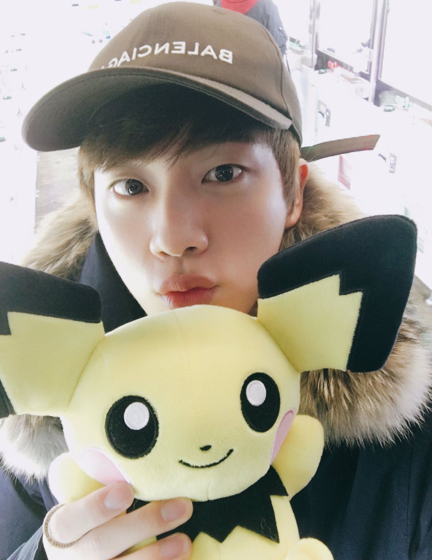 Momen yang diabadikan oleh penggemar Jin (BTS)