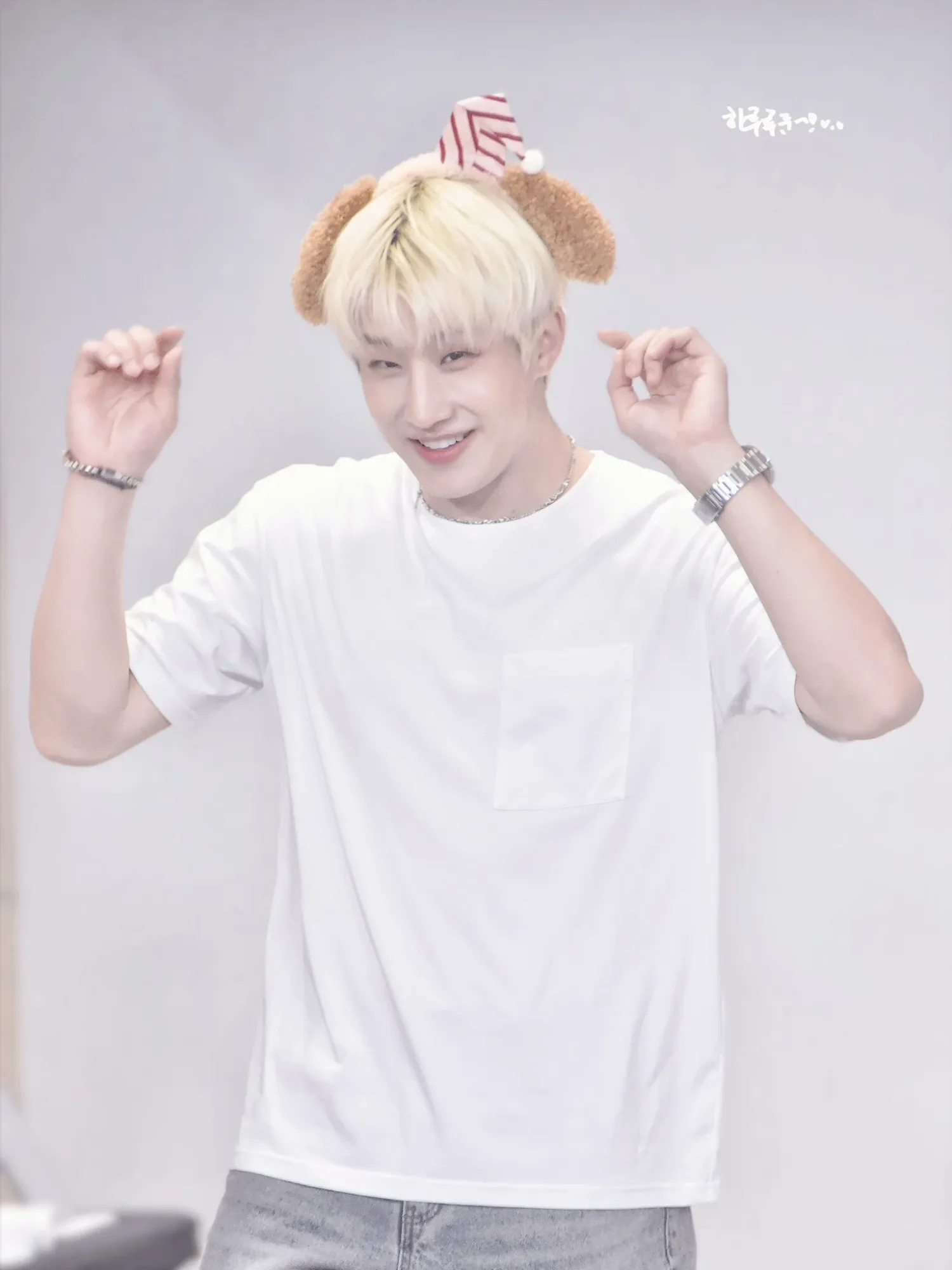 Latest photo of Jinjin (ASTRO)