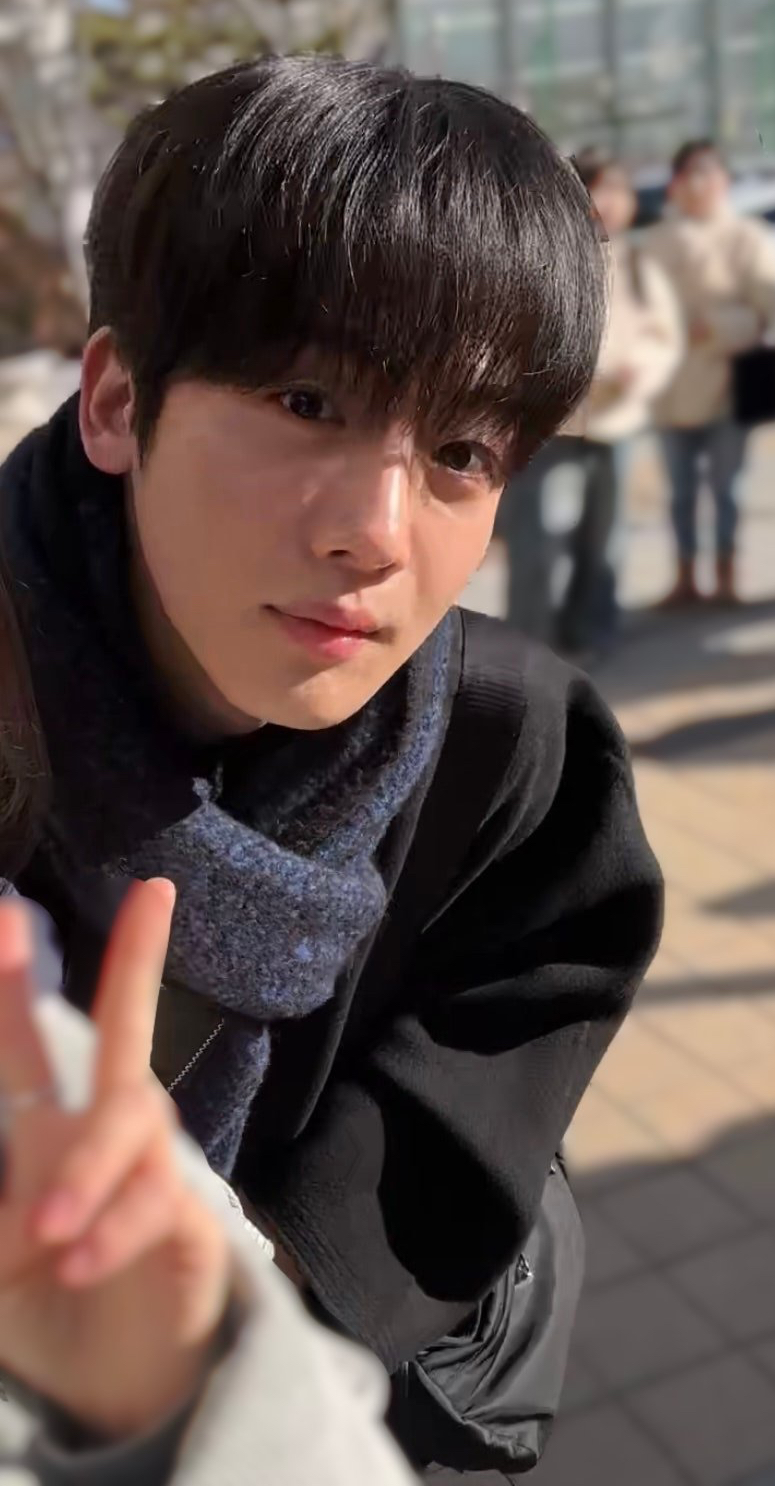 김요한 (위아이) 커뮤니티에서 인기있는 오늘의 배경화면