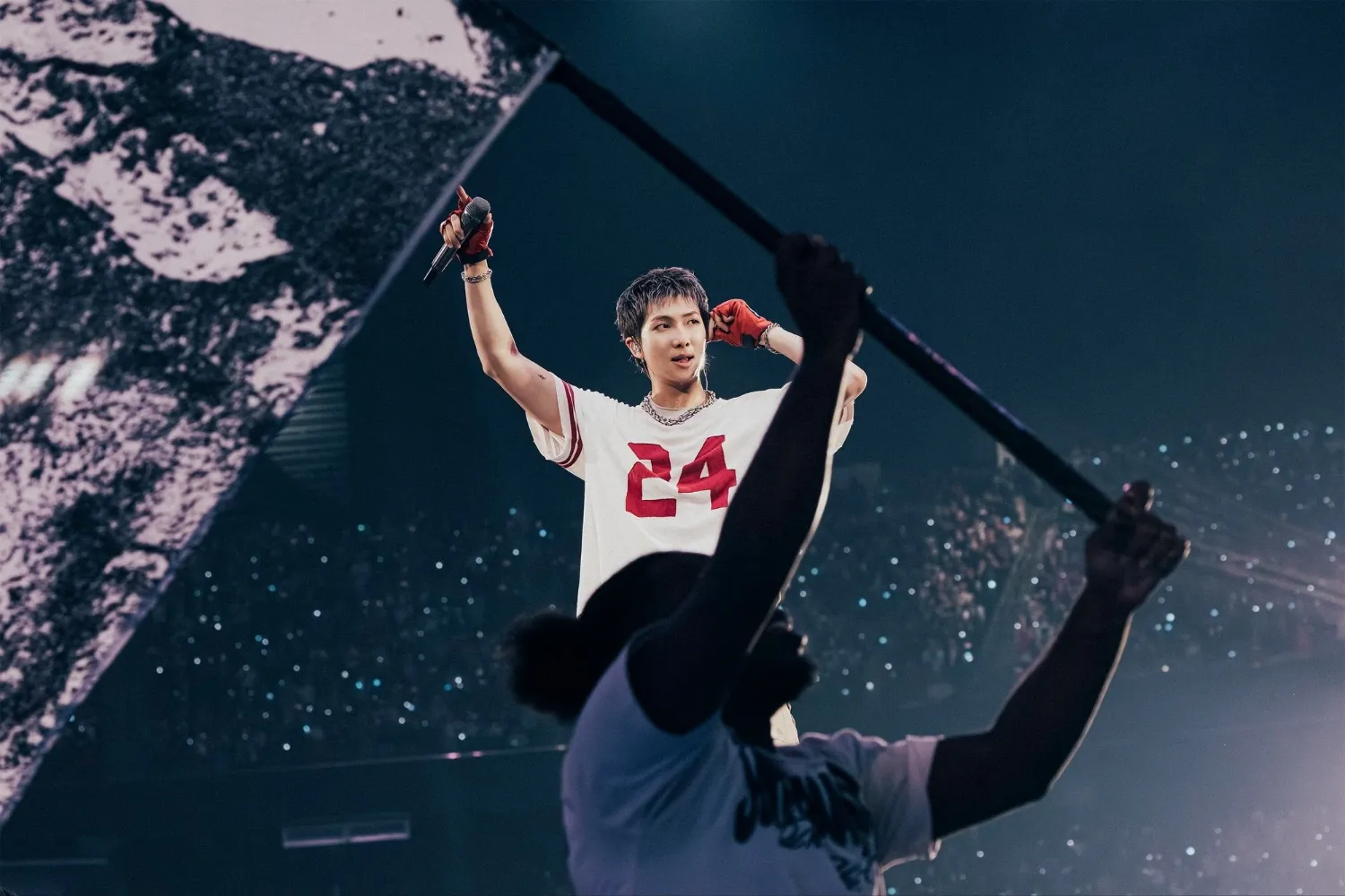 Behind-the-scenes cut of BTS