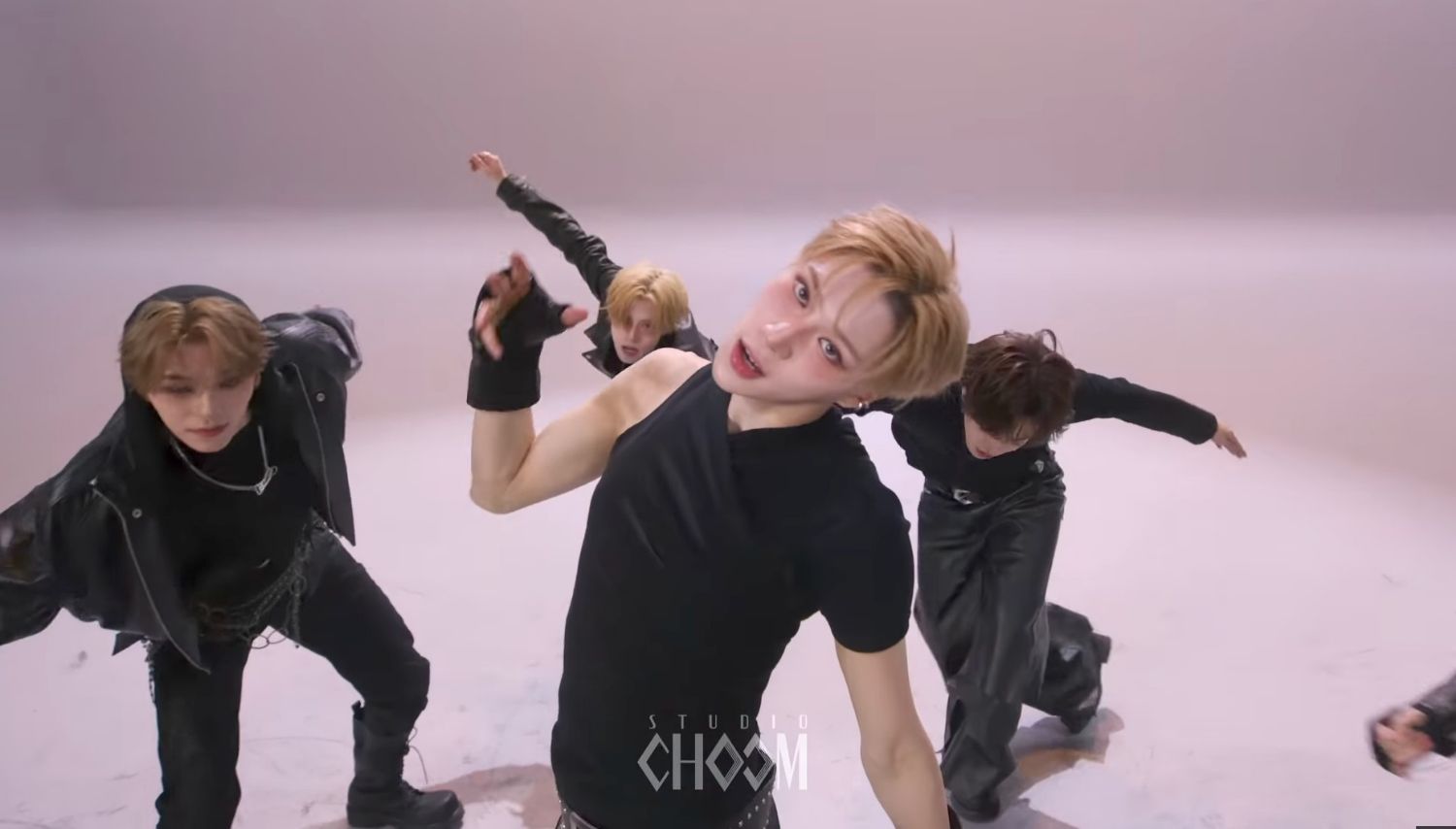 Must-see popular post of 아르노 (알파드라이브원), your favorite