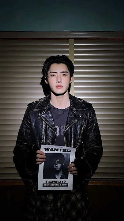 Latest photo of Sunghoon (ENHYPEN)