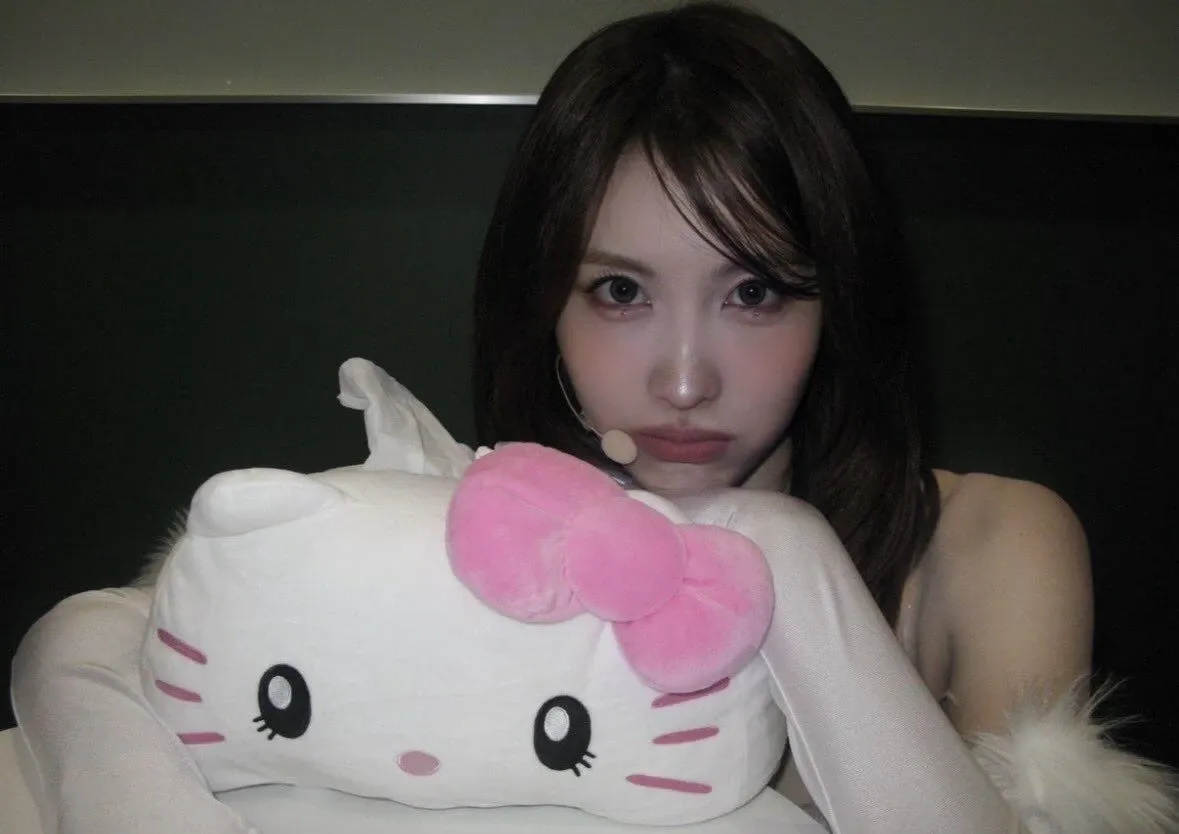 Potret di balik layar Momo (TWICE)