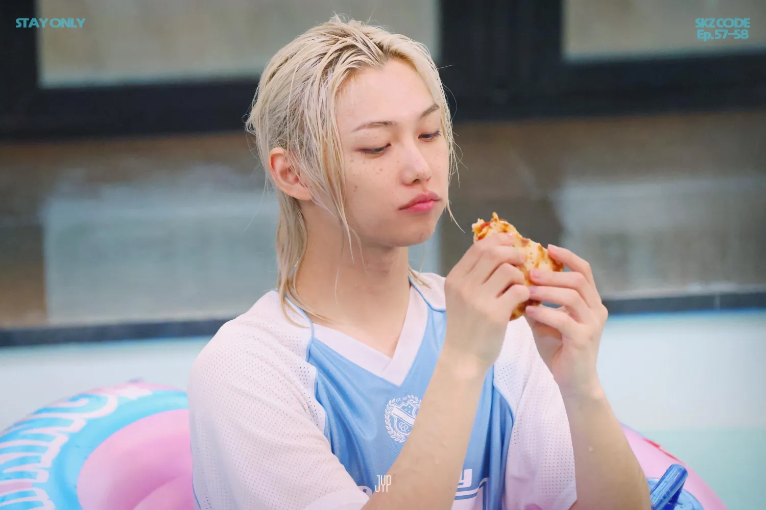 Latest photo of Felix (Stray Kids)