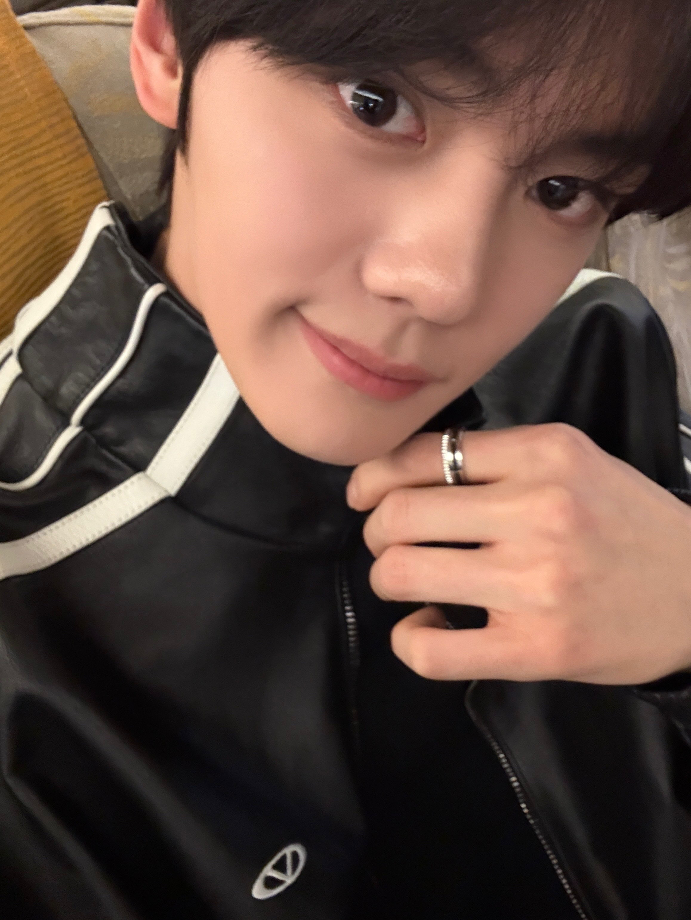 Recent activity shot of Kim Gyuvin (ZEROBASEONE)