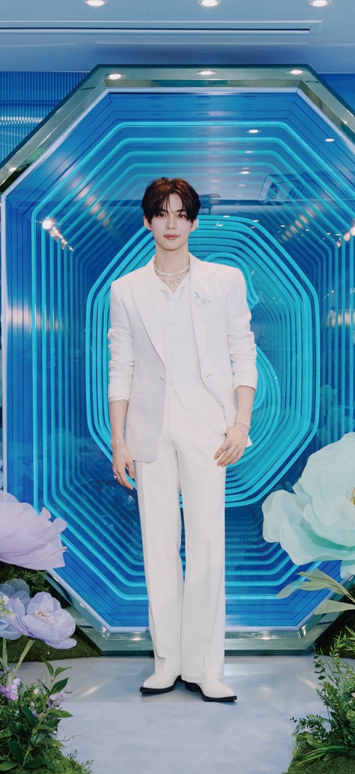 成韩彬 (ZEROBASEONE)社区今天最受欢迎的壁纸