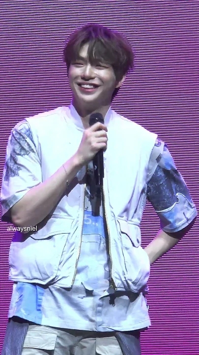 A heartfelt wallpaper shared by Kang Daniel's fans