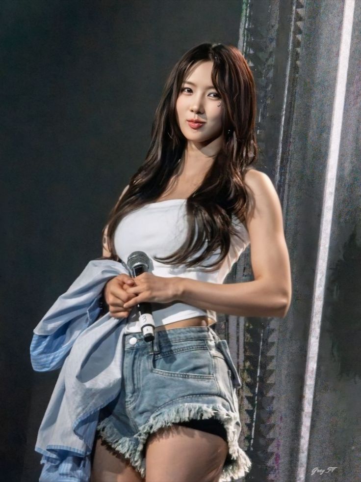 A moment captured by Yoohyeon (DREAMCATCHER)'s fan