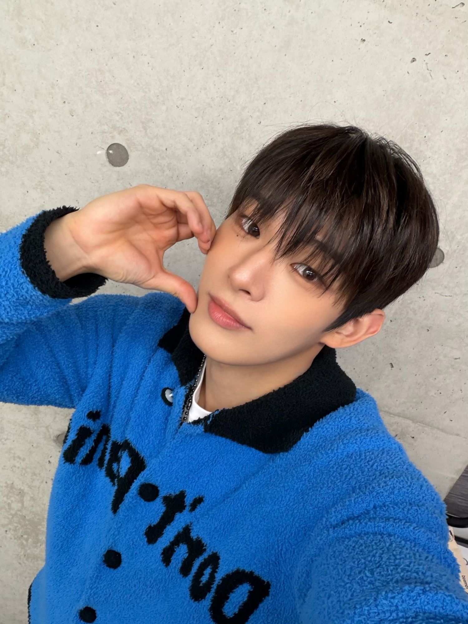 Behind-the-scenes cut of Steven (AHOF)