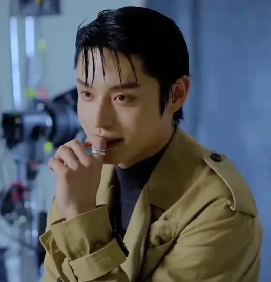 金地雄 (ZEROBASEONE)的最新照片