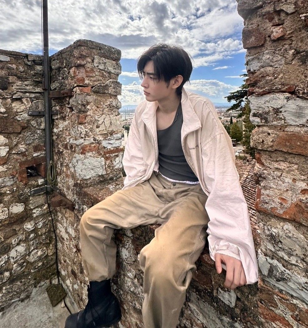 Latest photo of Sunghoon (ENHYPEN)