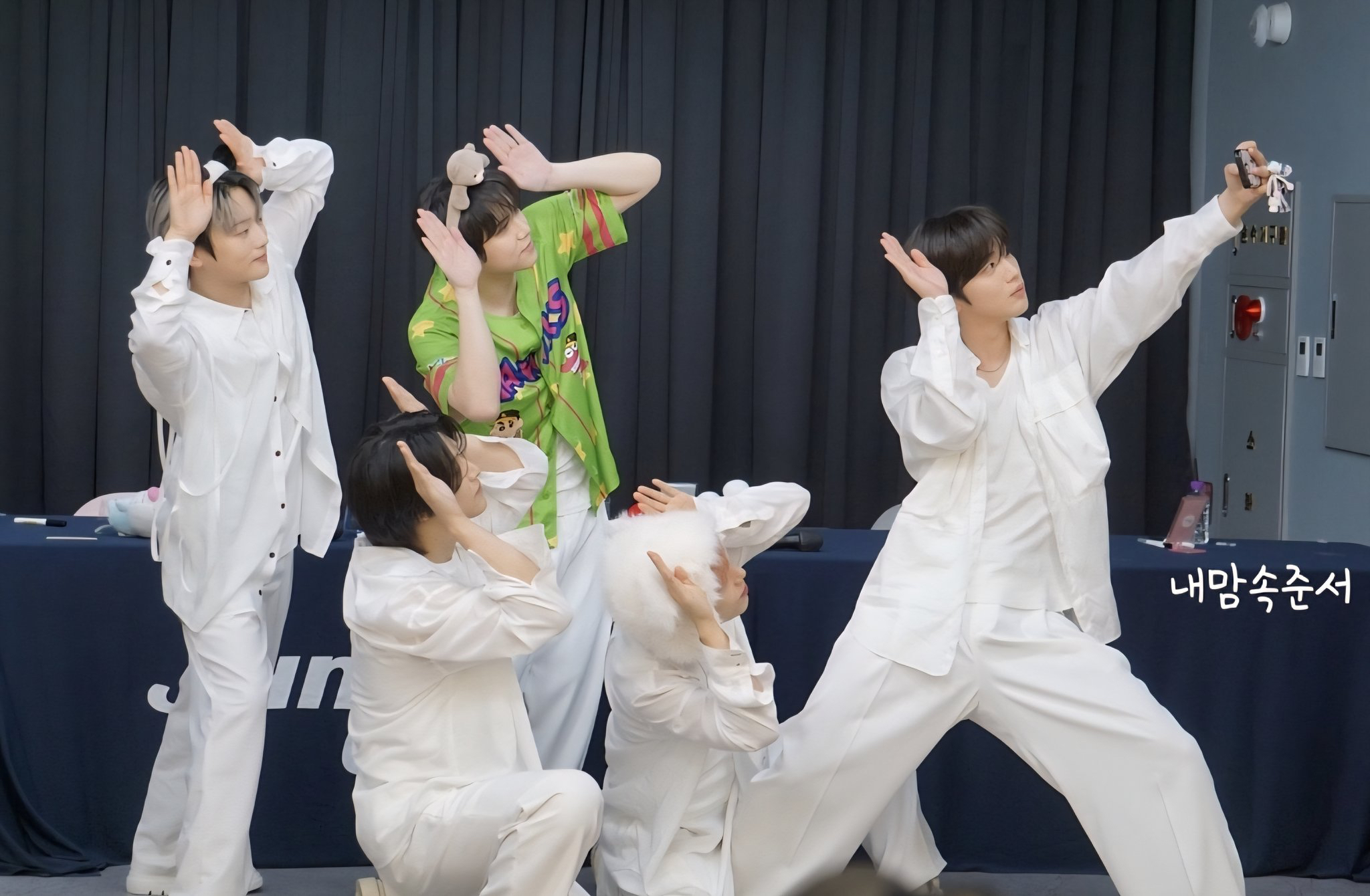 Behind-the-scenes cut of WEi