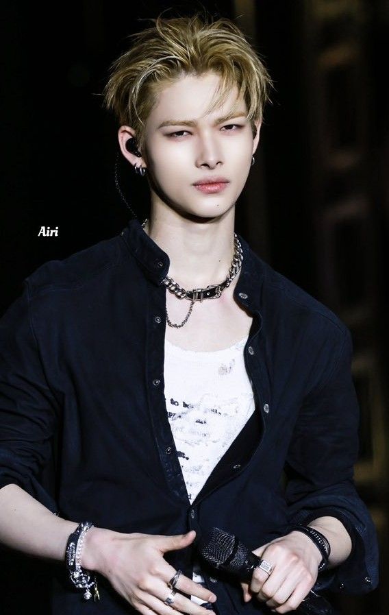 Foto aktivitas terbaru NI-KI (ENHYPEN)