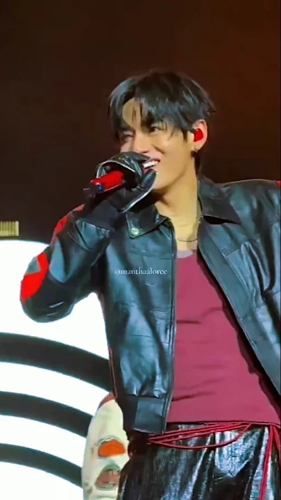 Today's most popular wallpaper in the V (BTS) community