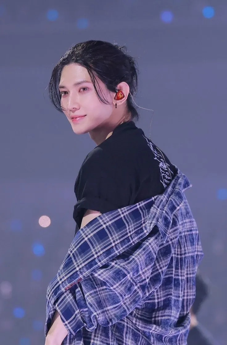 Recent activity shot of Yeosang (ATEEZ)