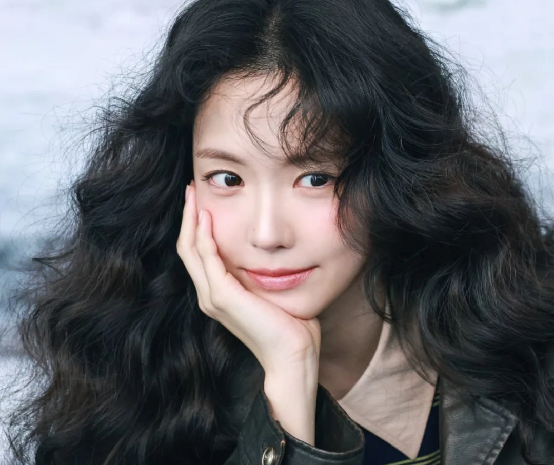 Behind-the-scenes cut of Son Naeun