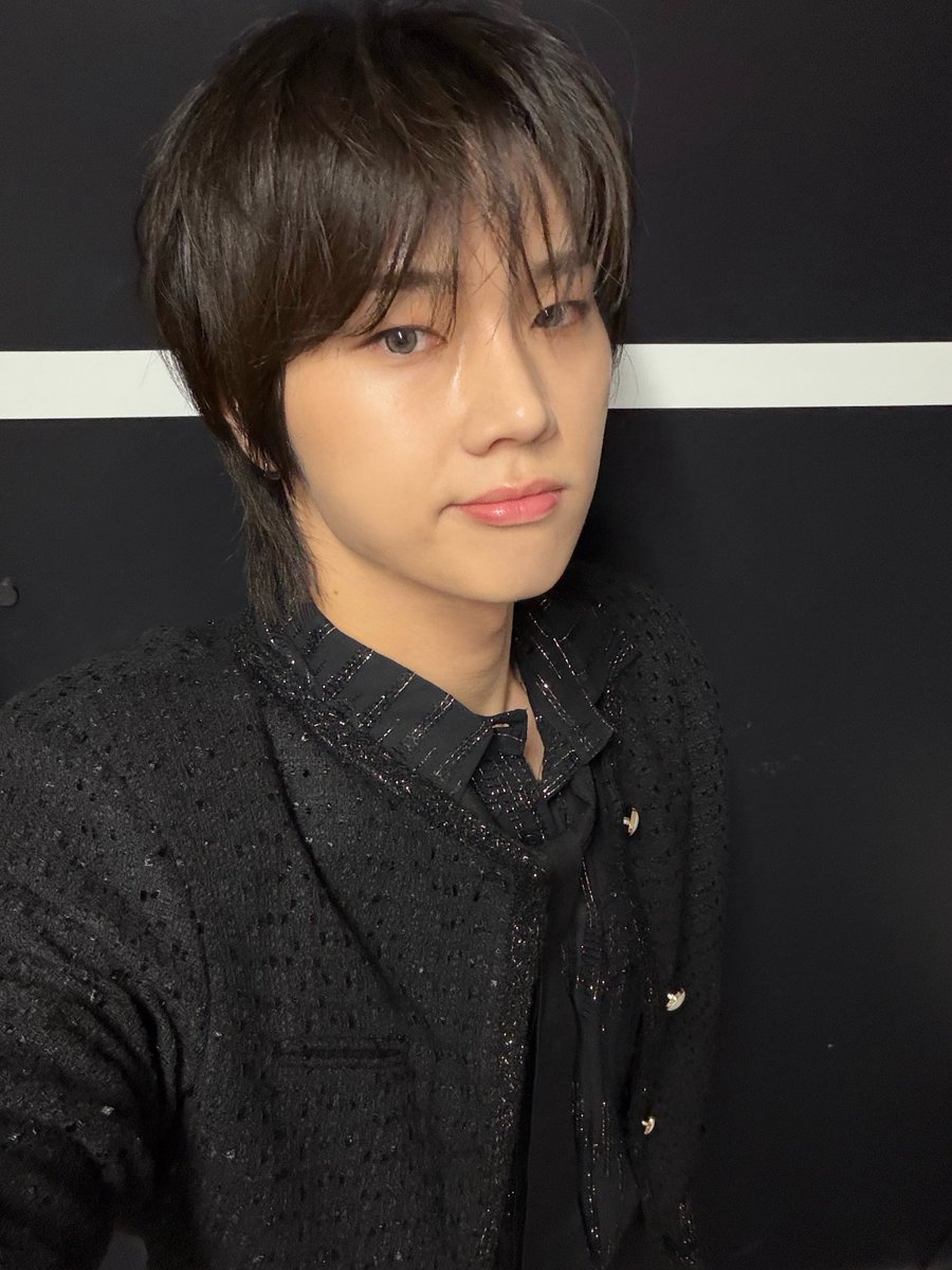 A moment captured by Xdinary Heroes's fan