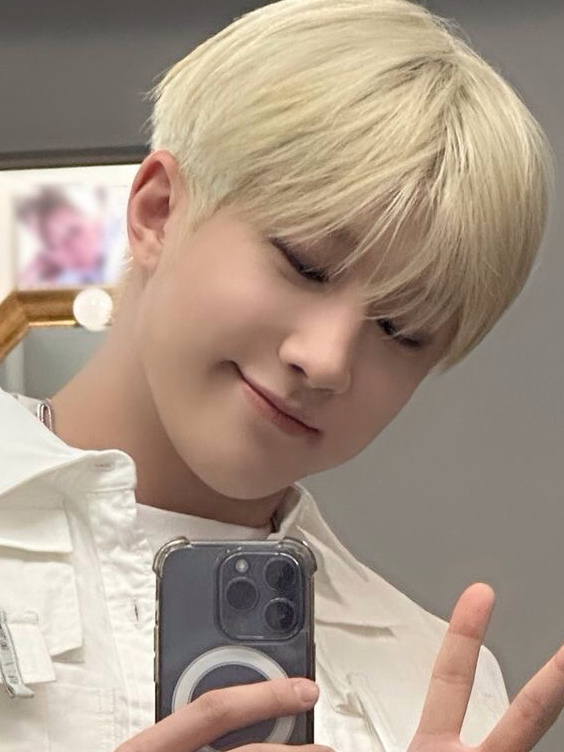 A moment captured by Jinjin (ASTRO)'s fan