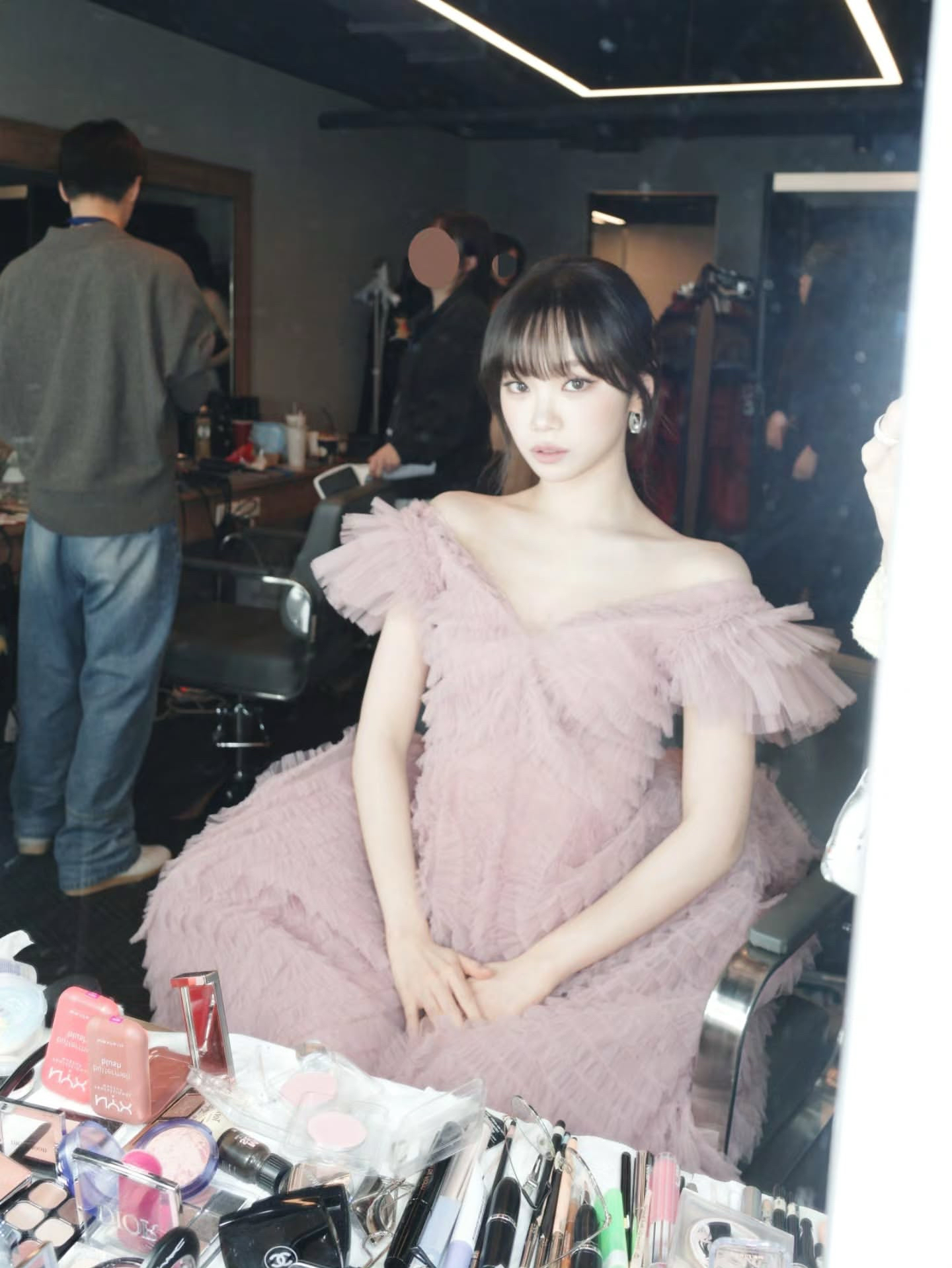 Behind-the-scenes cut of Kim Chaewon (LE SSERAFIM)