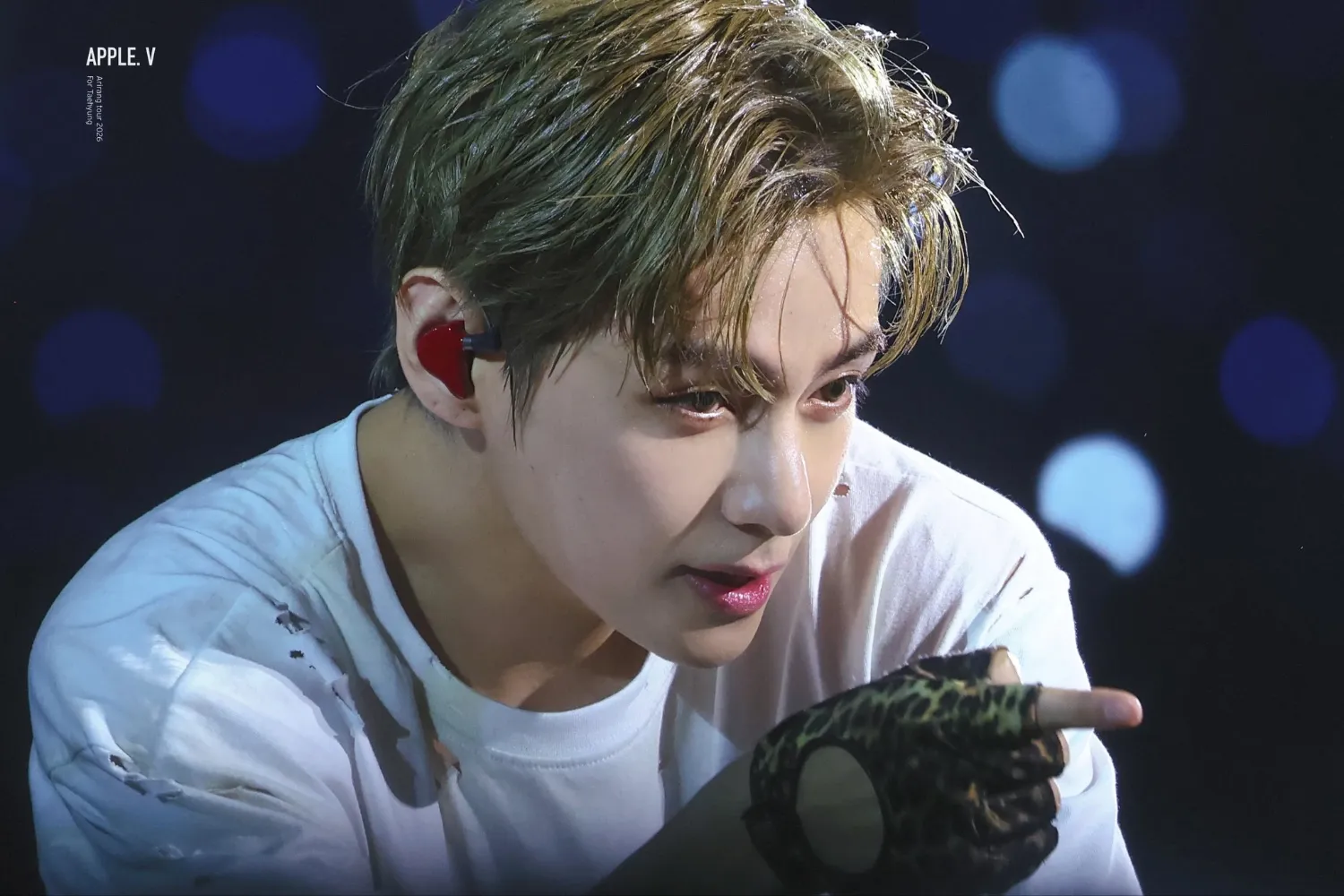 뷔 (방탄소년단)의 최신 사진