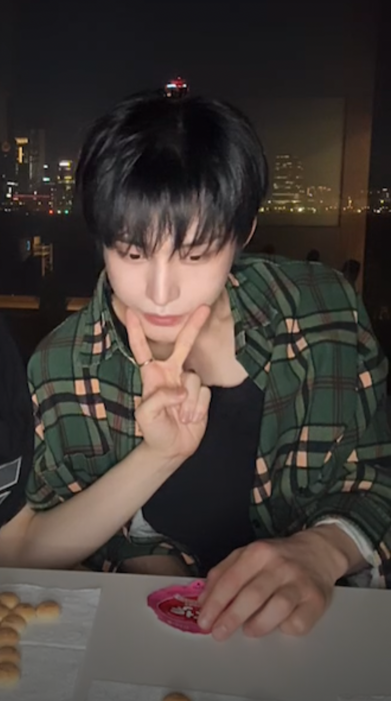 Today's most popular wallpaper in the キム・ジウン (ZEROBASEONE) community