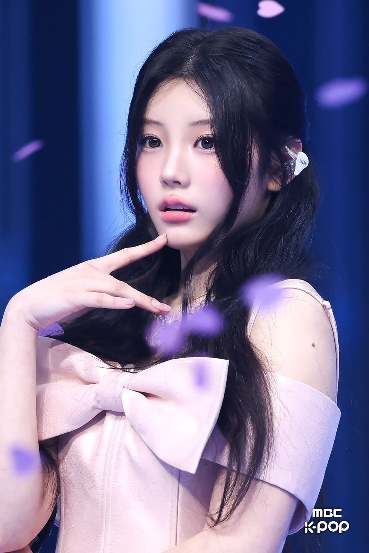 Behind-the-scenes cut of Wonhee (ILLIT)