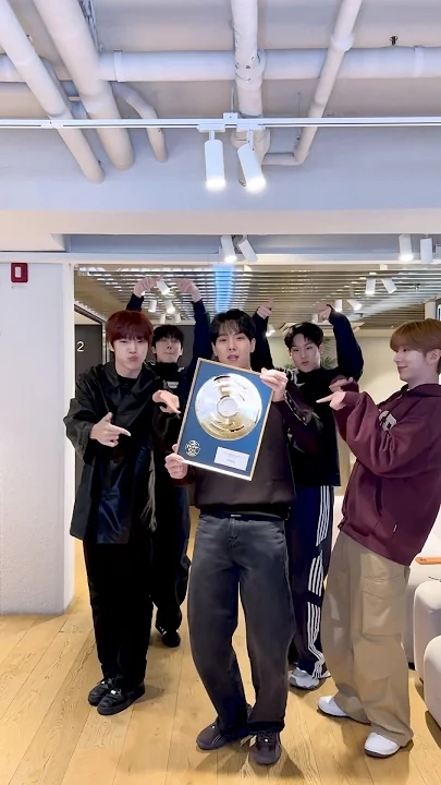 亨元 (MONSTA X)的幕後花絮