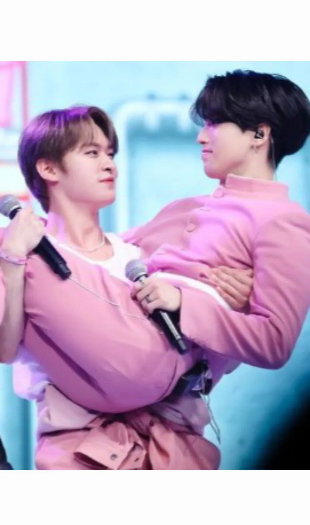 Today's most popular wallpaper in the Lee Know (Stray Kids) community