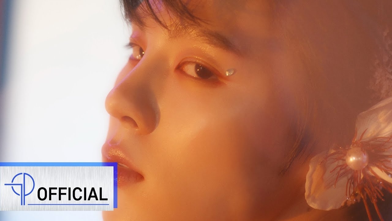 Momen yang diabadikan oleh penggemar Kim Wooseok