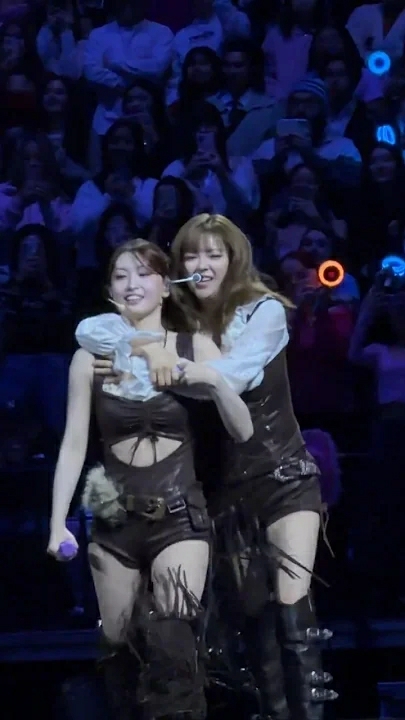 Fan-made special wallpaper for Momo (TWICE)