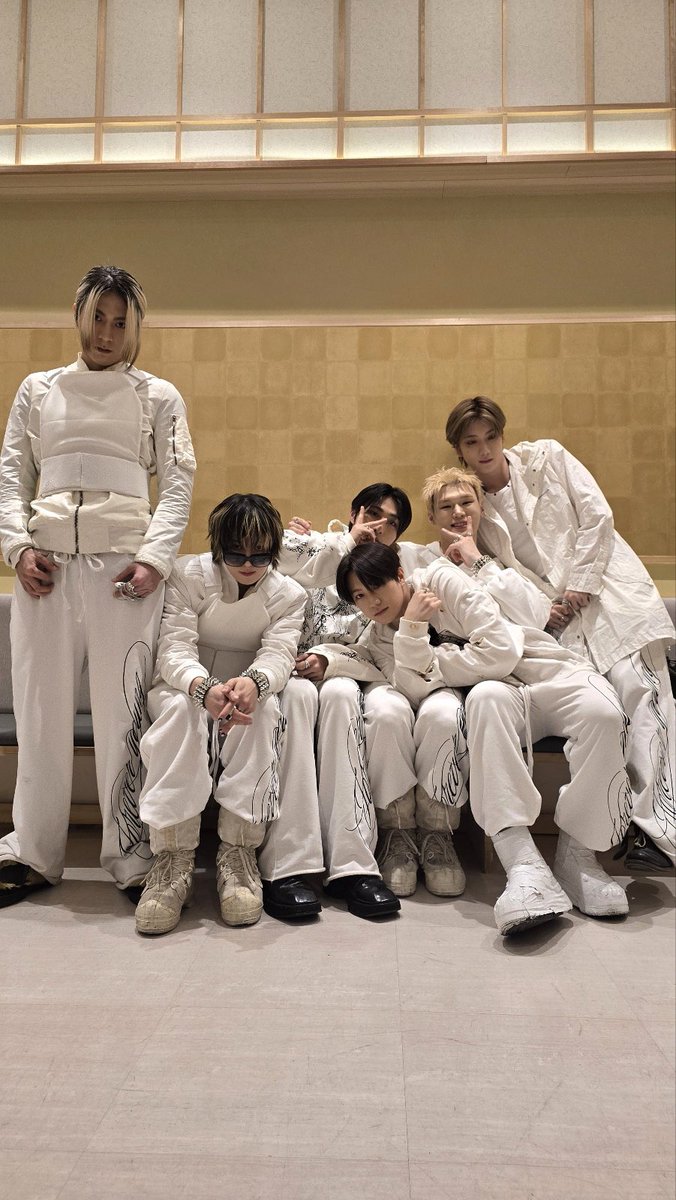 Behind-the-scenes cut of JUST B