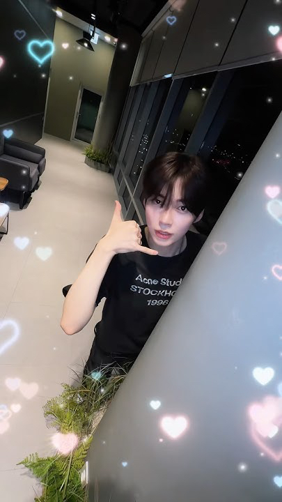 Fandom-recommended wallpaper image of Sung Hanbin (ZEROBASEONE)