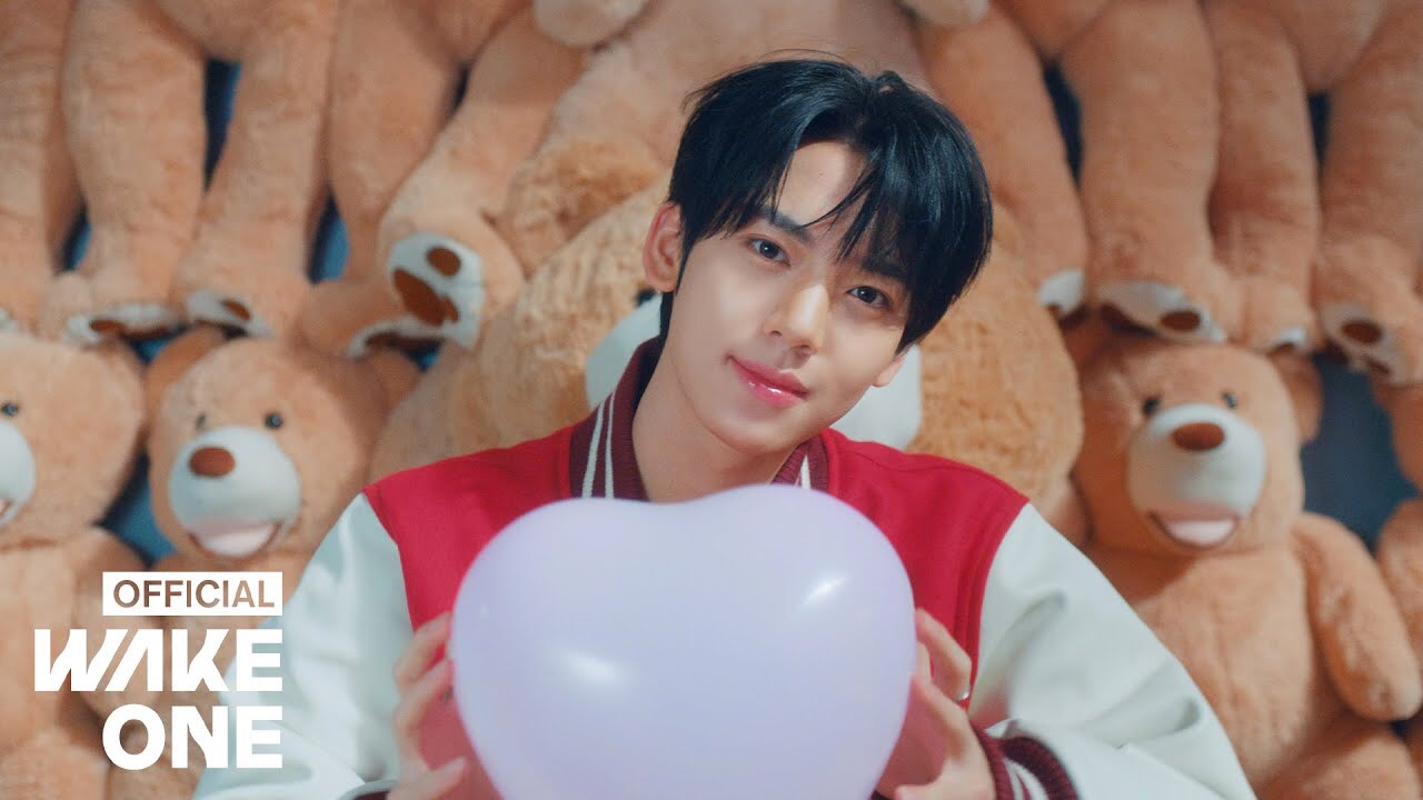 Behind-the-scenes cut of Han Yujin (ZEROBASEONE)