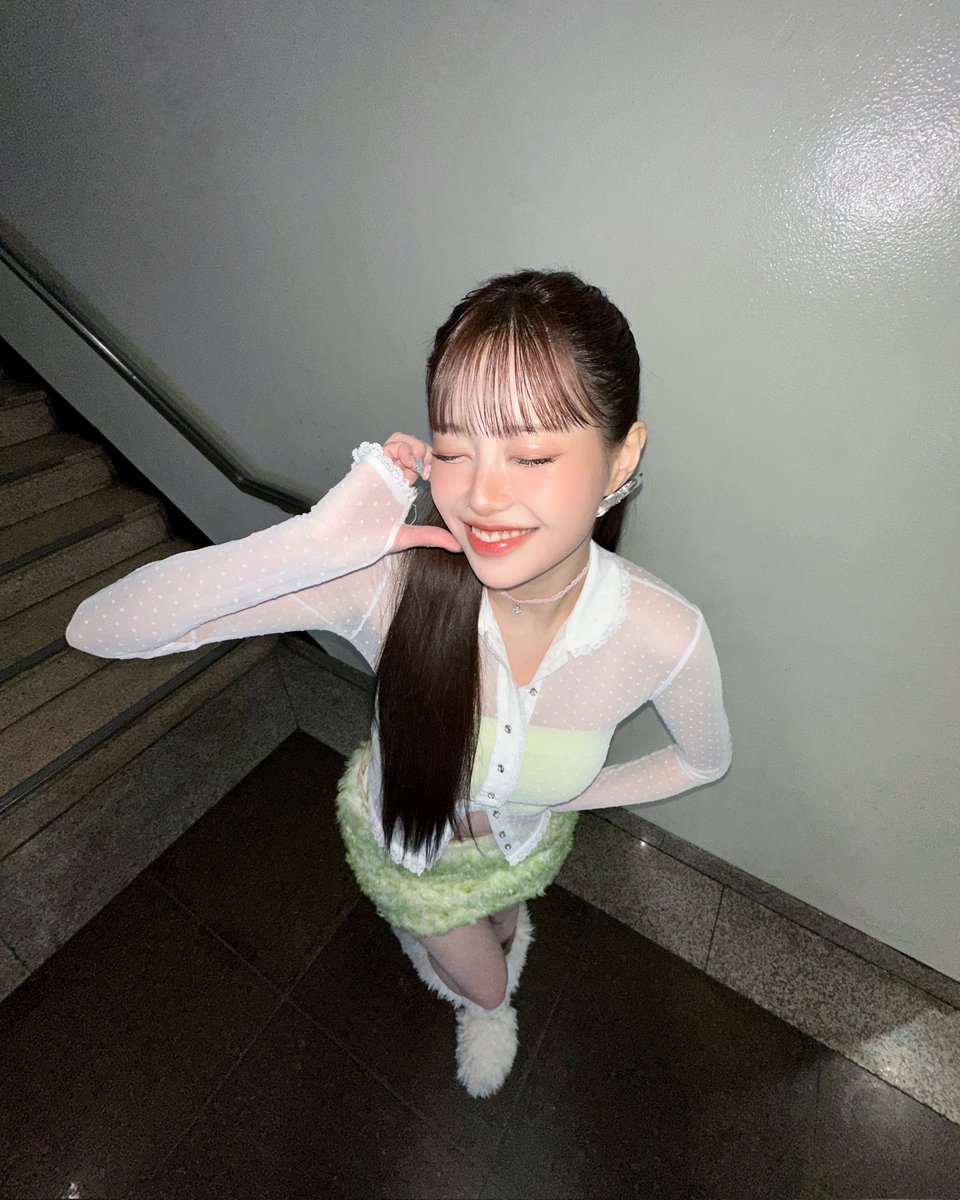 Behind-the-scenes cut of Chuu