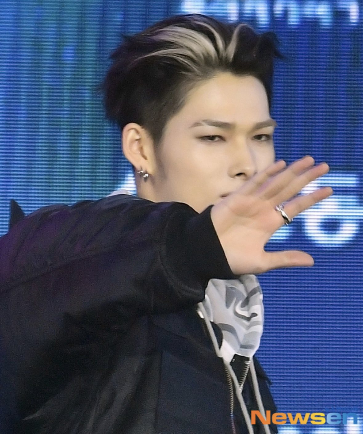 NI-KI (ENHYPEN)的最新照片