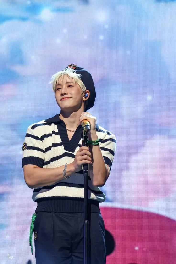 A moment captured by Jinjin (ASTRO)'s fan