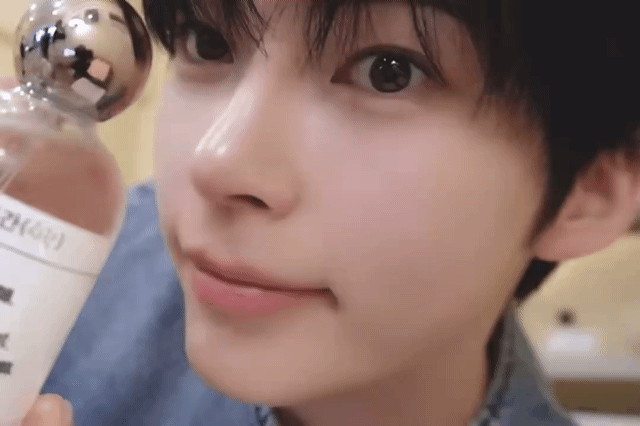 Latest photo of Sung Hanbin (ZEROBASEONE)