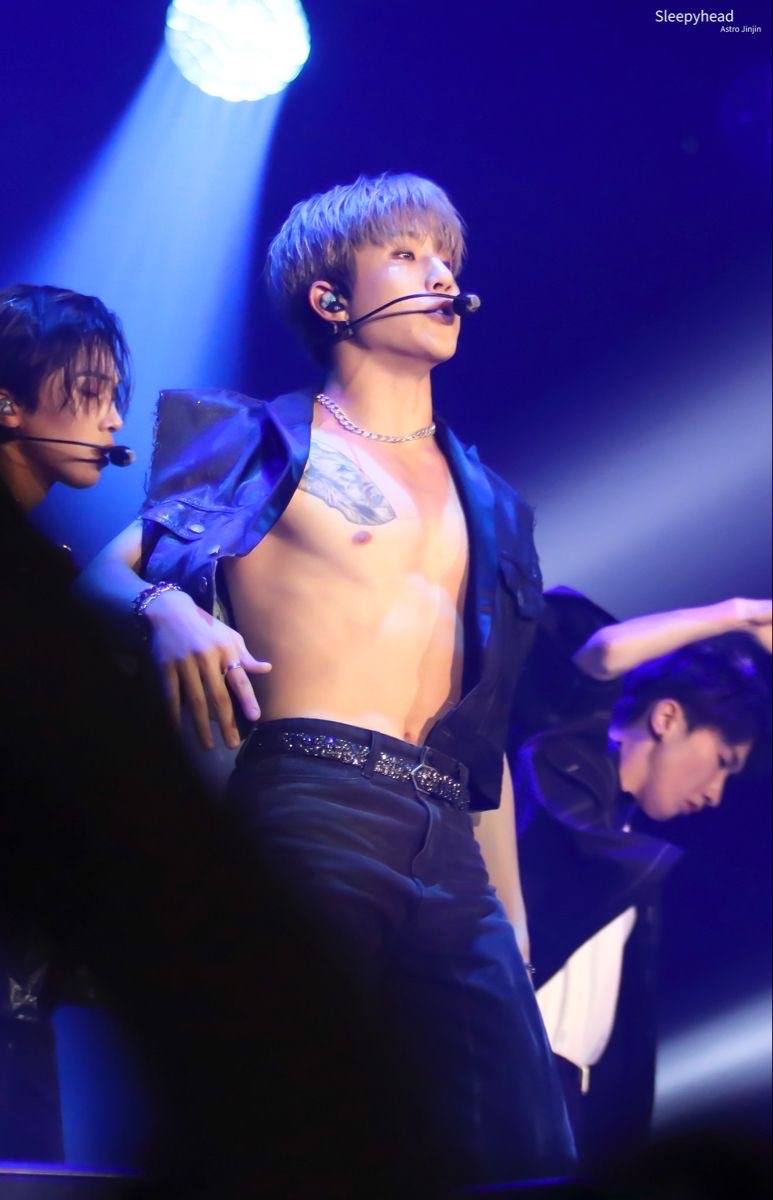 A moment captured by Jinjin (ASTRO)'s fan