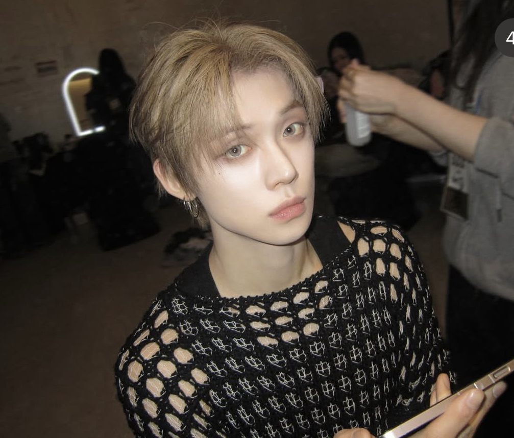 然竣 (TOMORROW X TOGETHER)的最新照片