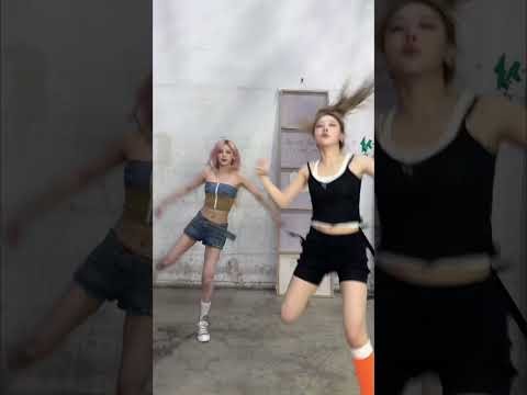 ITZYの舞台裏ショット