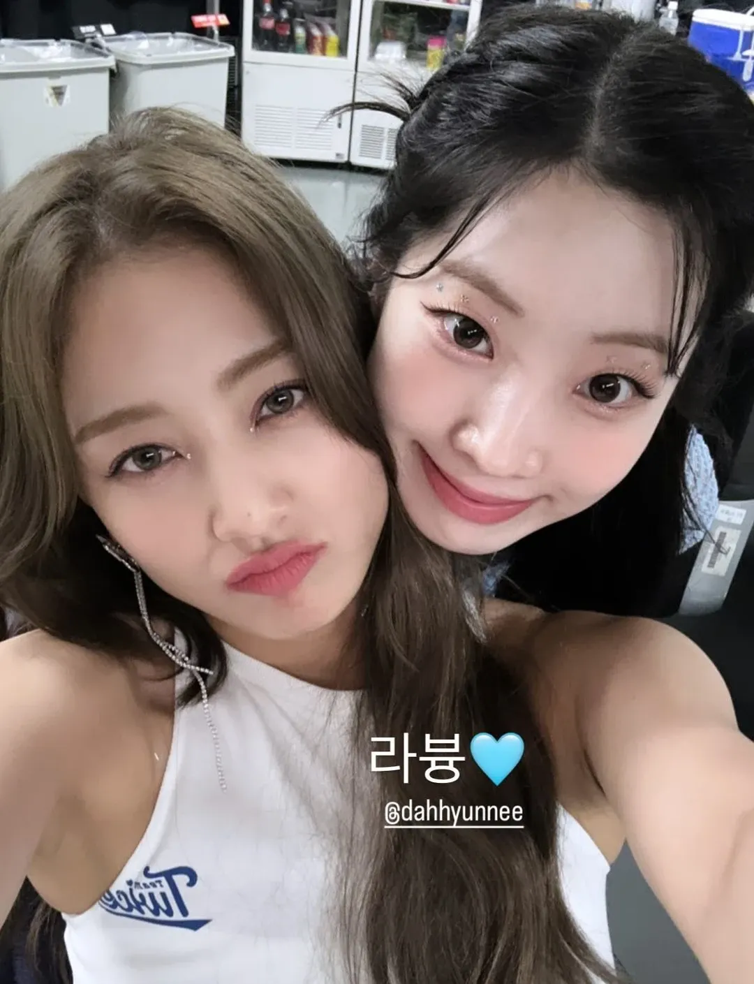 志效 (TWICE)的幕后花絮