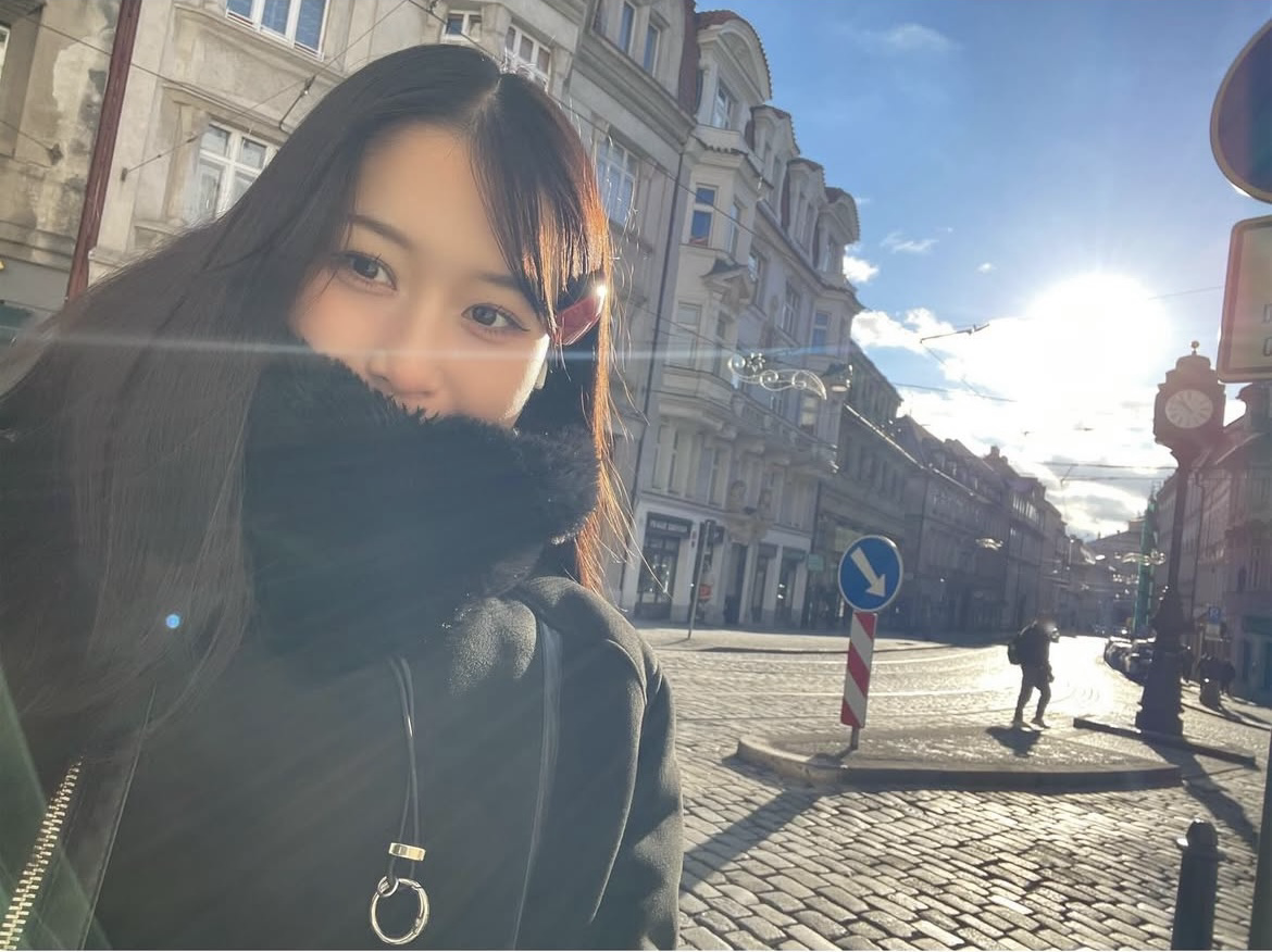 Behind-the-scenes cut of Kasahara Momona (ME:I)