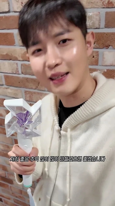 A moment captured by Kim Jaehwan's fan