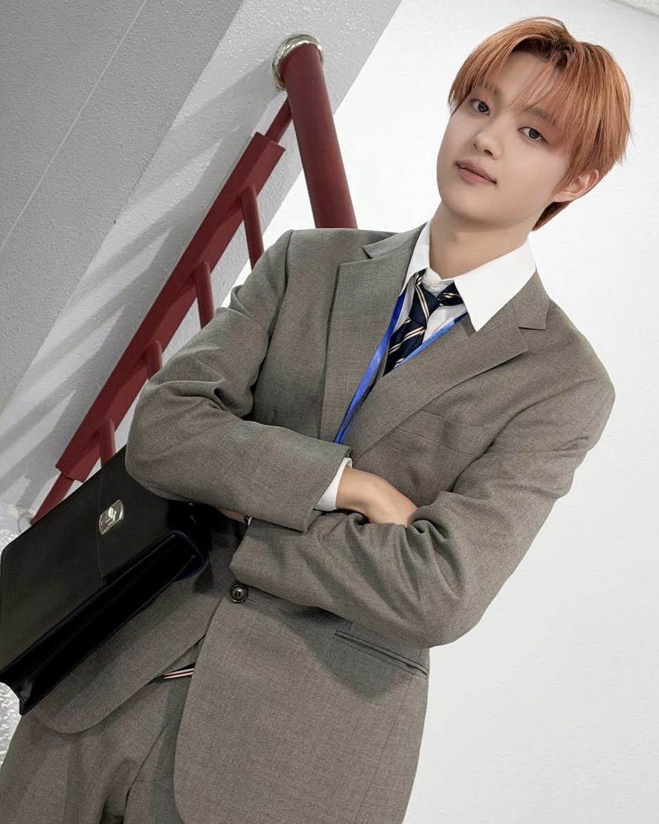 Behind-the-scenes cut of EJ (&TEAM)