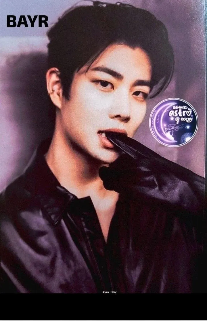A moment captured by MJ (ASTRO)'s fan