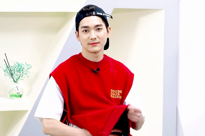 Behind-the-scenes cut of Aron