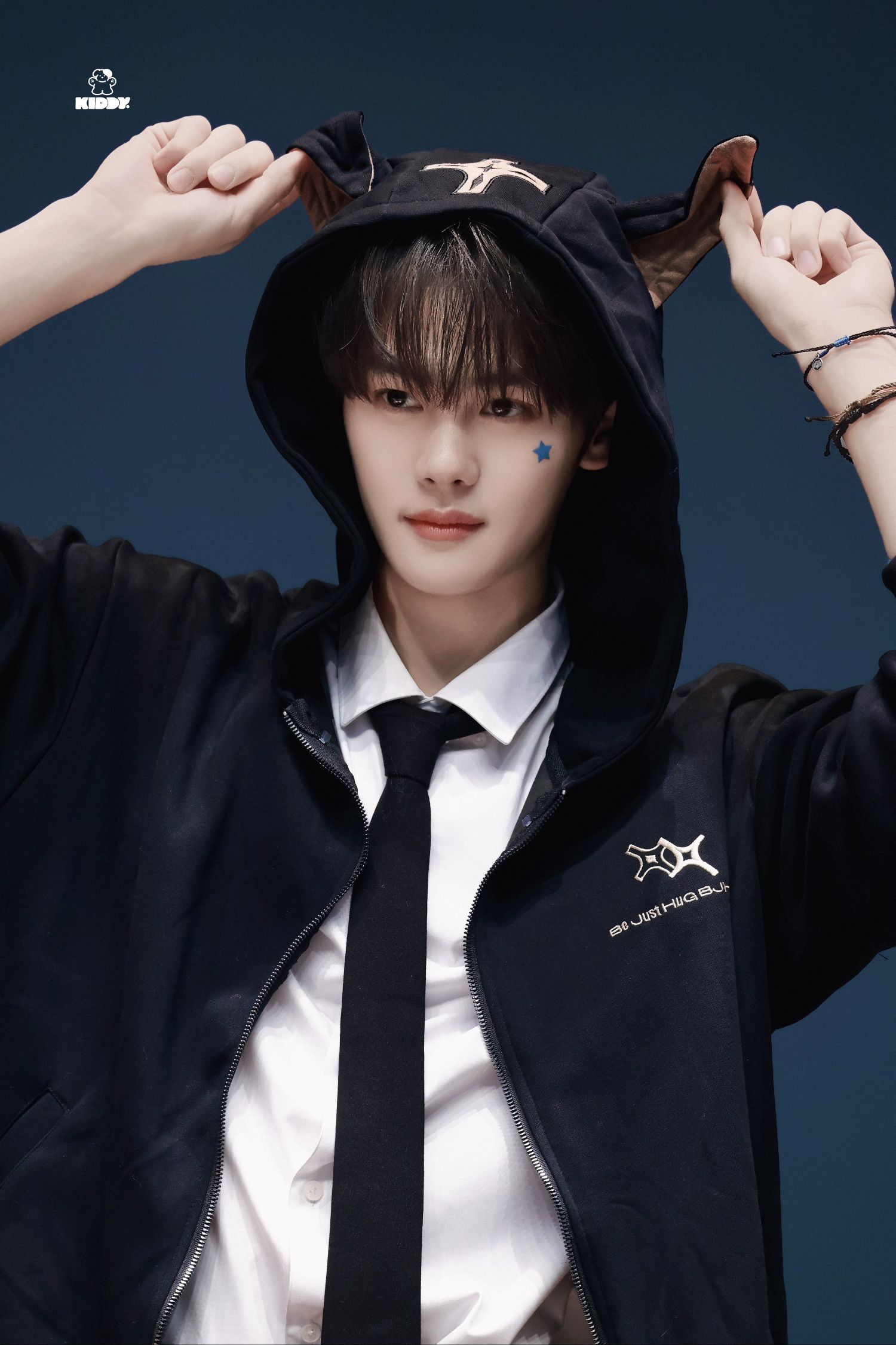 Latest photo of Kim Gyuvin (ZEROBASEONE)