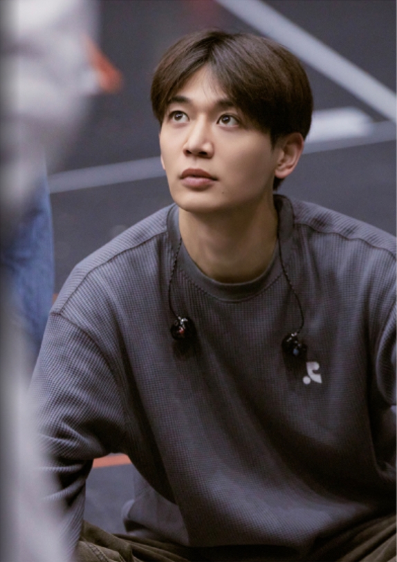 Behind-the-scenes cut of Minho (SHINee)