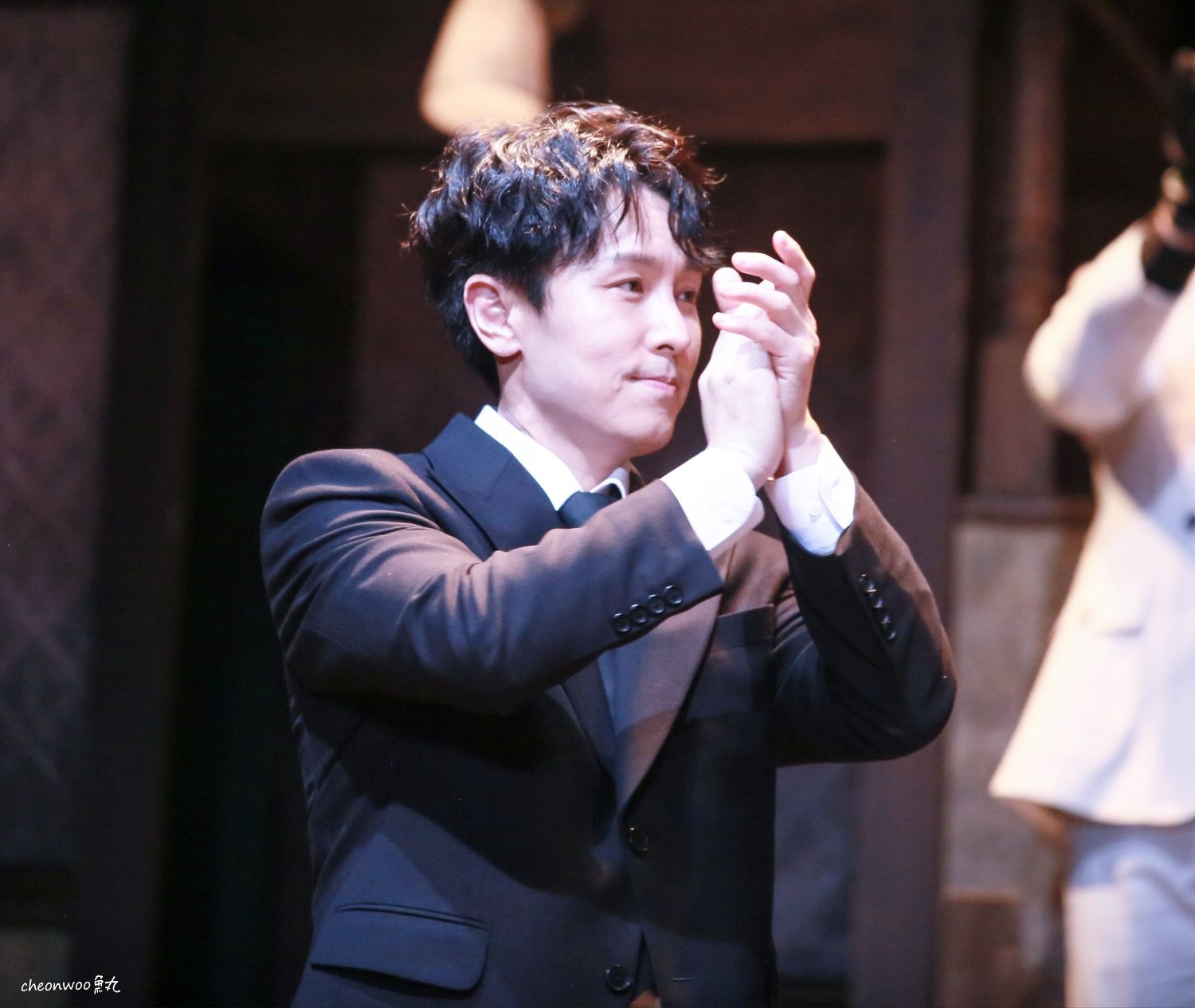 Behind-the-scenes cut of Kim Dongwan (SHINHWA)