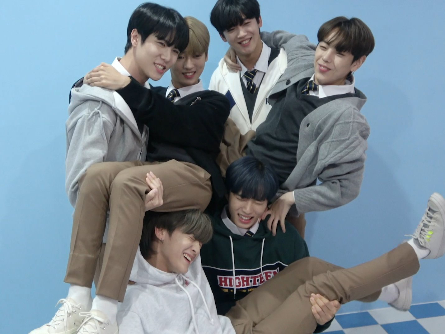 위아이의 비하인드 컷